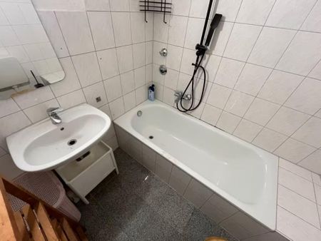 3 Zimmer Wohnung auch WG geeignet mit Balkon / Loggia - Photo 5