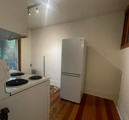 For Lease - 1813 Gerrard Street, Toronto, Ontario - Photo 5