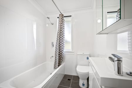 Renovated Three Bedroom Home - Photo 4