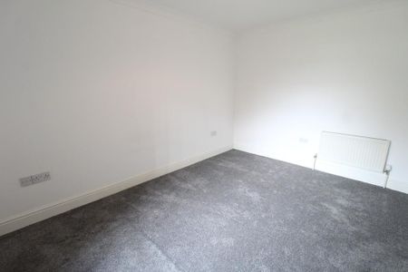 2 bedroom ground floor flat to rent - Photo 2