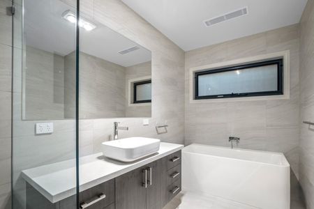 Executive Living with Spectacular City Views - Photo 4
