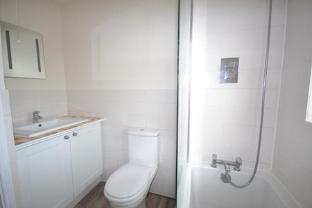 3 bedroom end of terrace house to rent - Photo 2