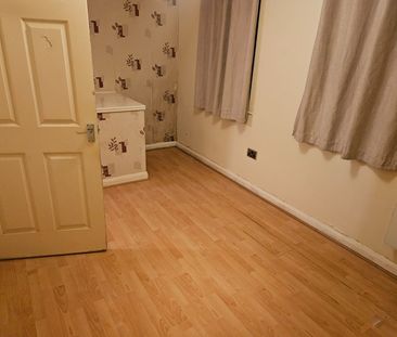 2 Bed Semi-Detached House, Whitebeam Lane, LS10 - Photo 2