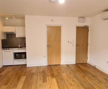 Flat 2, 24 Newmarket Road, Cambridge - Photo 3