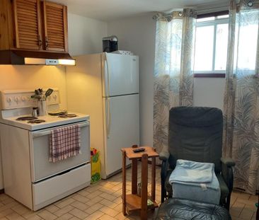 Joliette joli petit 2 1/2 à louer pour juillet - Photo 2