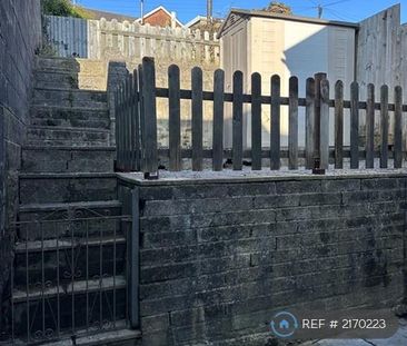 3 bedroom end of terrace house to rent - Photo 3