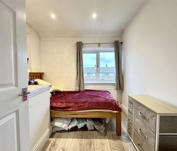 3 Bedroom House - Mid Terrace To Let - Photo 6