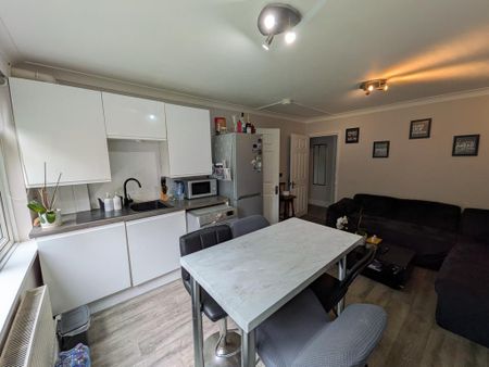 3 bedroom apartment to rent - Photo 2
