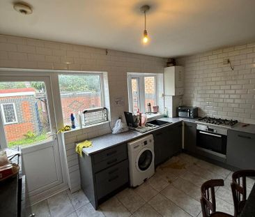 1 bedroom in a house share to rent - Photo 5