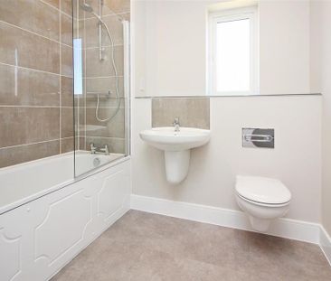 4 bedroom detached house to rent - Photo 6