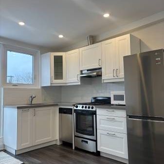 Gorgeous 1 Bedroom with private Deck Junction - Photo 1