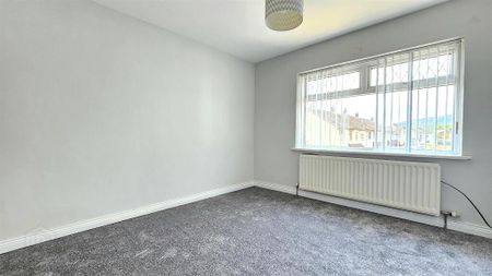 49 The Hollies, Carrickfergus, BT38 8HA - Photo 2
