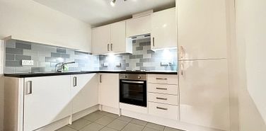 The Royal Seabathing, Canterbury Road, Margate, CT9 5NB, Kent - Photo 2