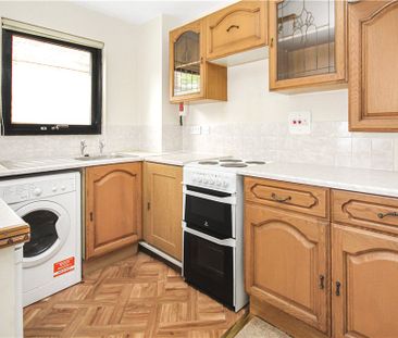 Kelly Close, Shepperton, Surrey, TW17 8RL - Photo 3