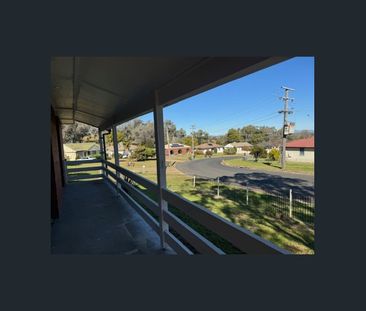 Renovated 3 Bedroom Home - Photo 4