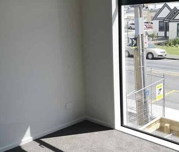 Modern Two-Story Townhouse with Sunny Courtyard - Photo 5