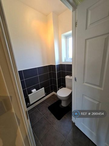 3 bedroom semi-detached house to rent - Photo 3