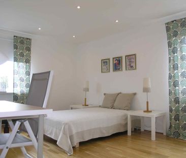 Bo i eget rum i stor villa - Photo 2