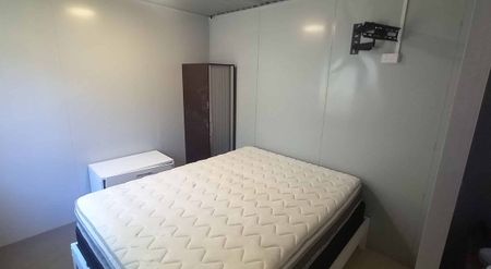 1 bedroom, self contained furnished unit. - Photo 5