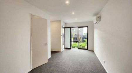 Hobsonville, 2 bedroom, $665 - Photo 2
