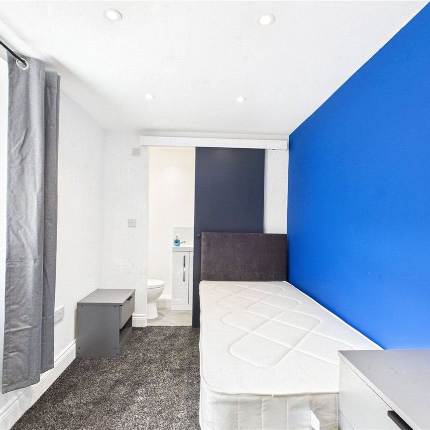 Room 2 - Photo 2