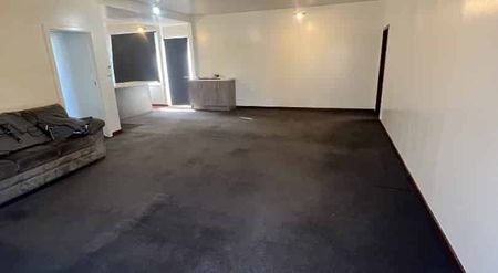 4 / 5 Bedroom Home in a Rural Setting - Photo 3