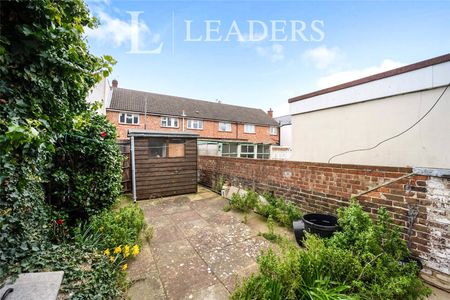 4 bedroom house to rent Jubilee Road, Southsea, PO4 - Photo 3