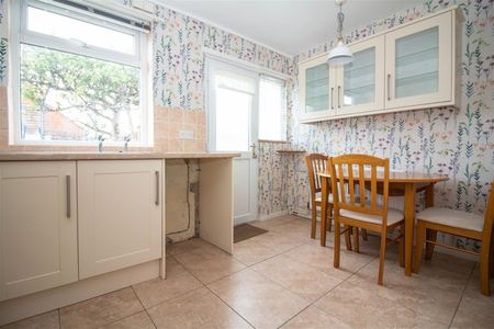 2 Bedroom Flat - Ground Floor - Photo 5