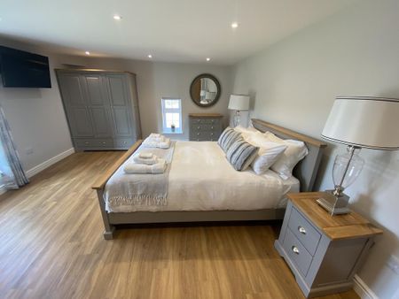 4 bedroom detached house to rent - Photo 4