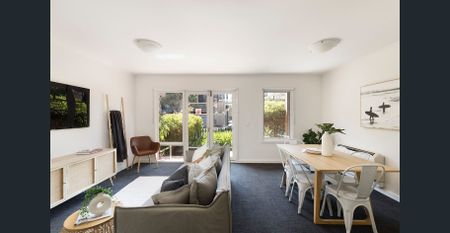 Effortless Urban Living on the Edge of the City - Photo 5