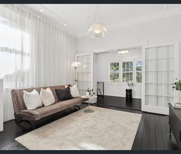 Impressively Stylish & Private Apartment - Photo 1