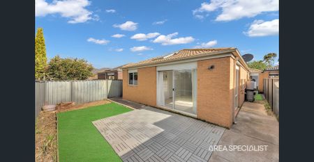Beautiful Family Home in the Heart of Tarneit - Photo 2