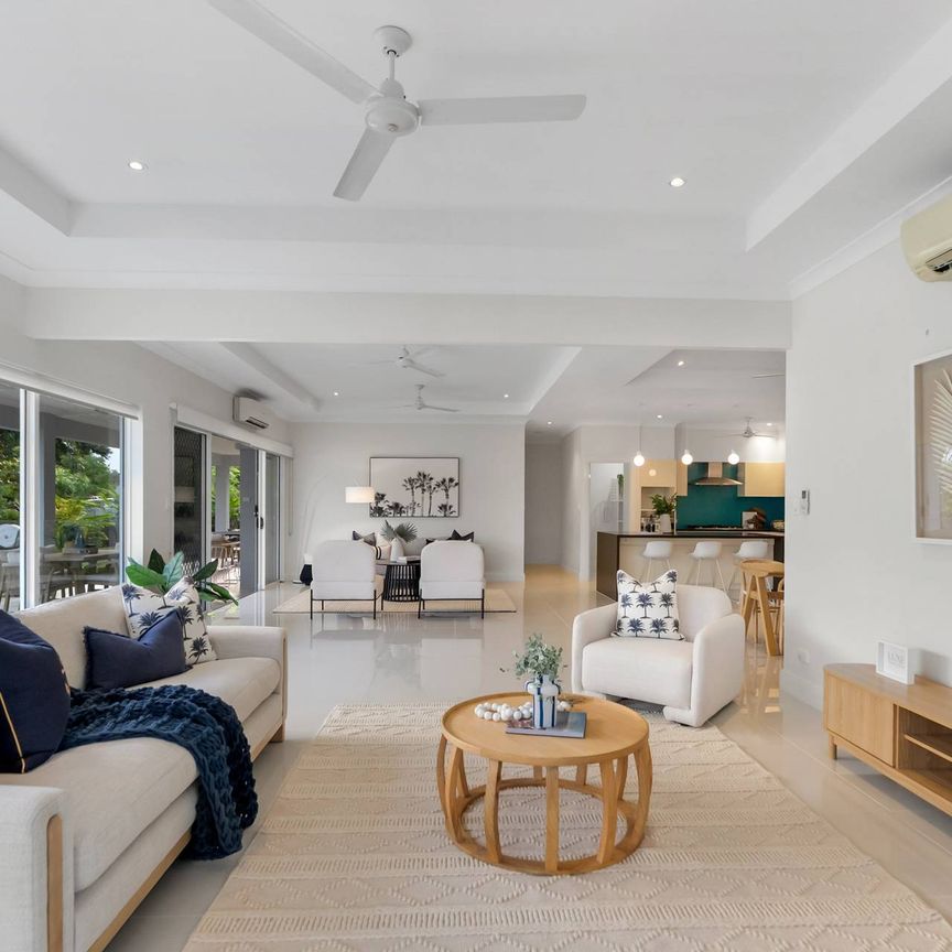 STUNNING FAMILY HOME, IN SOUGHT AFTER LOCATION, WITH A POOL!! - Photo 1