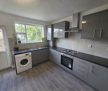 4 Bed Flat, Pinner Road, HA1 - Photo 6