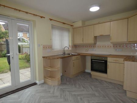 2 bedroom end of terrace house to rent - Photo 2