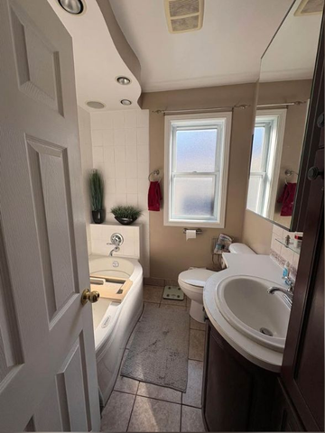 For Lease - 422 Regis Avenue, Vanier and Kingsview Park, Ontario - Photo 2