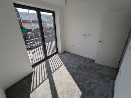 2 Bed Flat, Oto Tower, IG3 - Photo 2