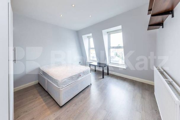 2 bedroom property for 2 sharers with balcony in Dalston - Photo 1