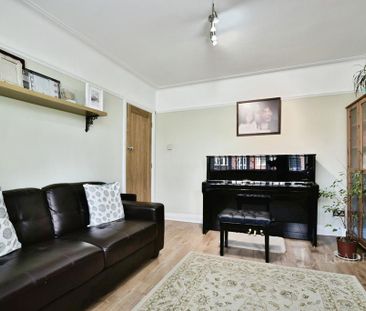 4 bedroom detached house to rent - Photo 2