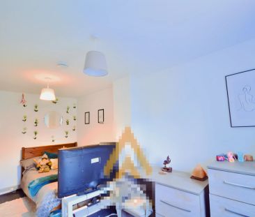 5 Bedroom 2 Bathroom - Photo 6