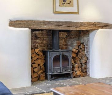 Offered in immaculate condition with space and character in abundan... - Photo 3