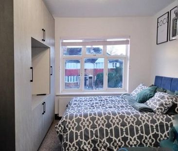 3 bedroom flat to rent - Photo 5