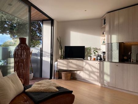 Stylish 1 bedroom apartment with courtyard - Photo 3