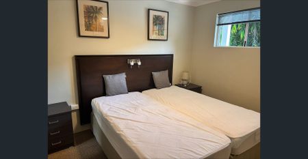 Fully Furnished 2 Bedroom Apartment Palm Cove - Photo 4