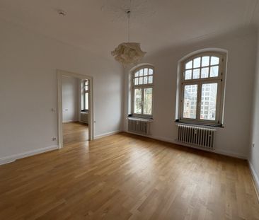 2-Zimmer Altbau mit Balkon zum Verlieben: Renoviert in Pempelfort! - Photo 3