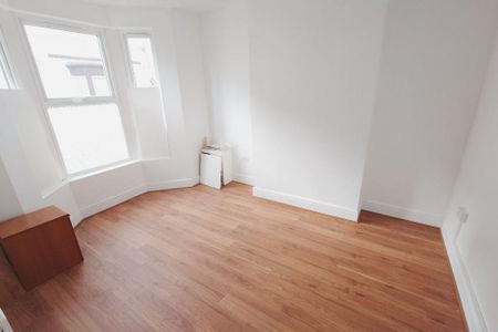 4 bedroom terraced house to rent - Photo 5