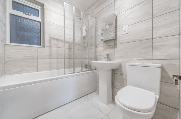 Flat to rent - Hadlow Road, Sidcup, DA14 - Photo 1
