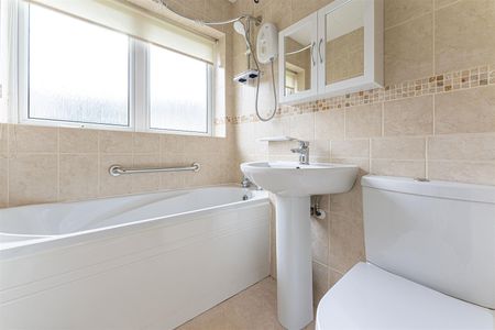 2 bed maisonette to rent in Woodshires Road, Solihull, B92 - Photo 3