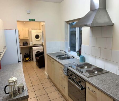 6 bedroom house to rent - Photo 2