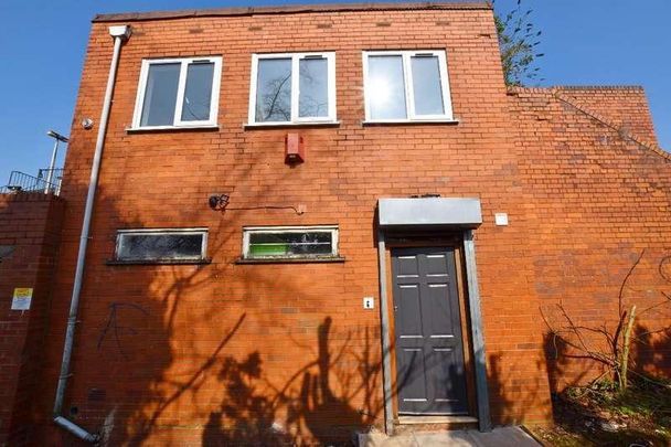 Flat Hagley Road West, Quinton, Birmingham, B32 - Photo 1